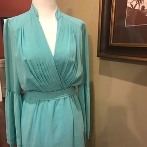 Short mint dress w/wide long sleeves